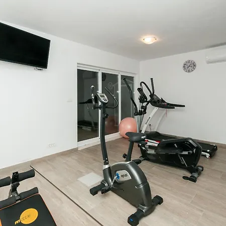 Jolanda Villa *