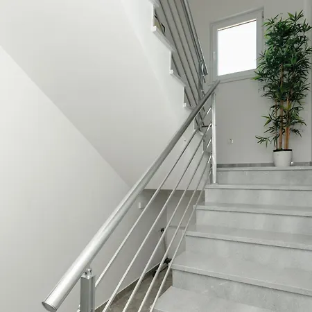 Villa Jolanda Plano