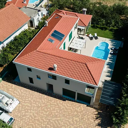 Villa Jolanda *