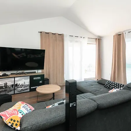 Jolanda Villa Plano