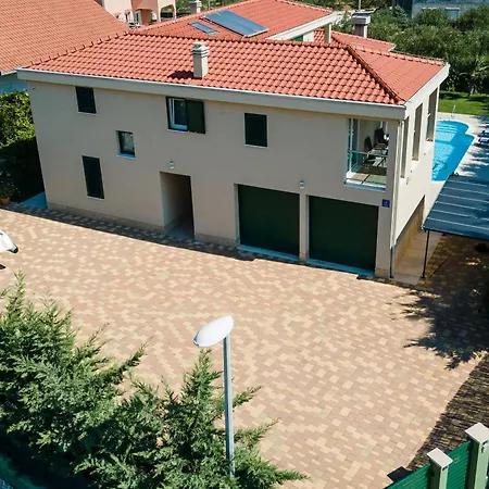 Villa Jolanda Plano