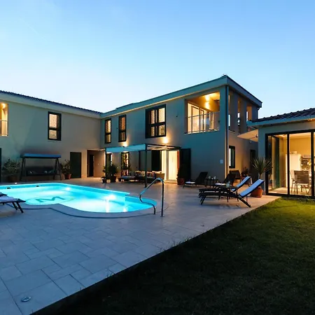 Jolanda Villa *