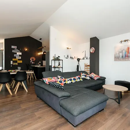 Jolanda Villa Plano