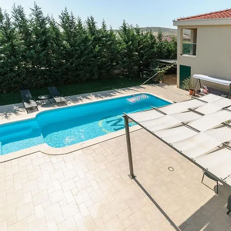 Villa Jolanda Plano