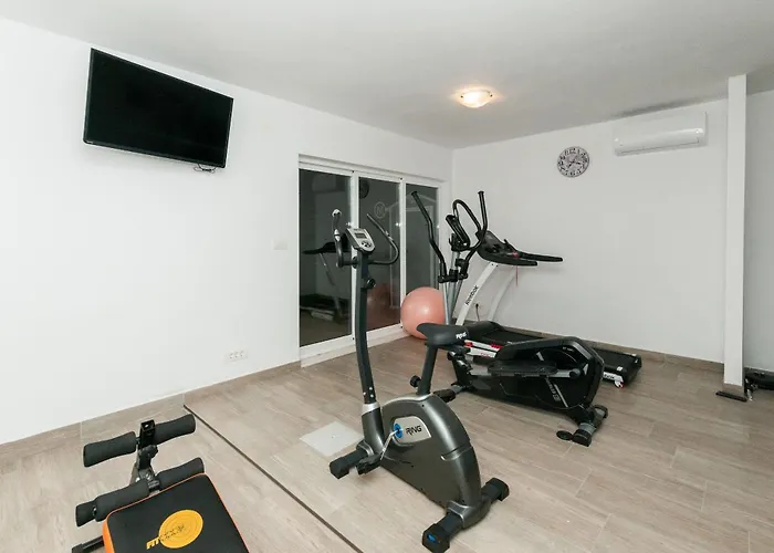 Jolanda Villa *
