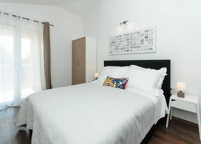 Jolanda Villa *