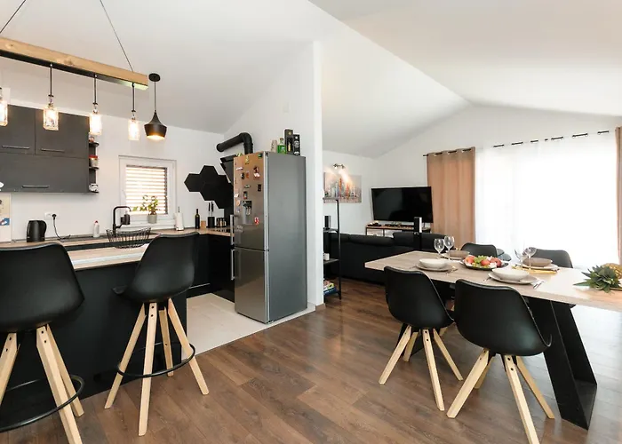 Jolanda Villa *