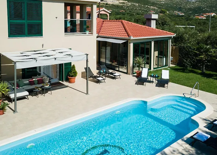 Jolanda Villa *