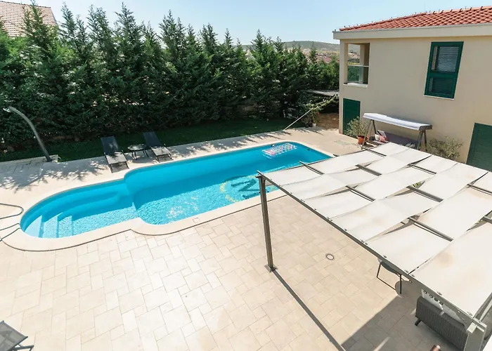 Villa Jolanda Plano